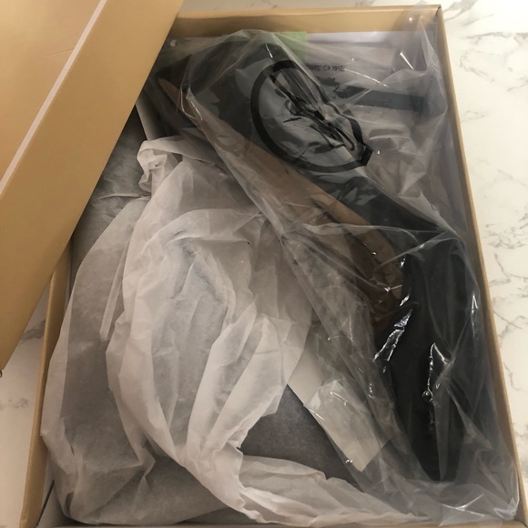 Michael Kors Claire leather pump size 10 (40) - never worn. - Picture 4 of 8